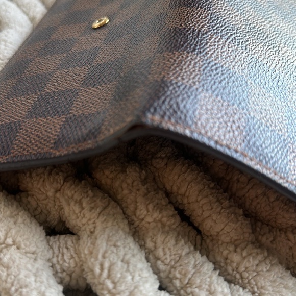 Guaranteed Authentic Louis Vuitton Damier Ebene Coated Canvas Josephine Wallet - Picture 7 of 11